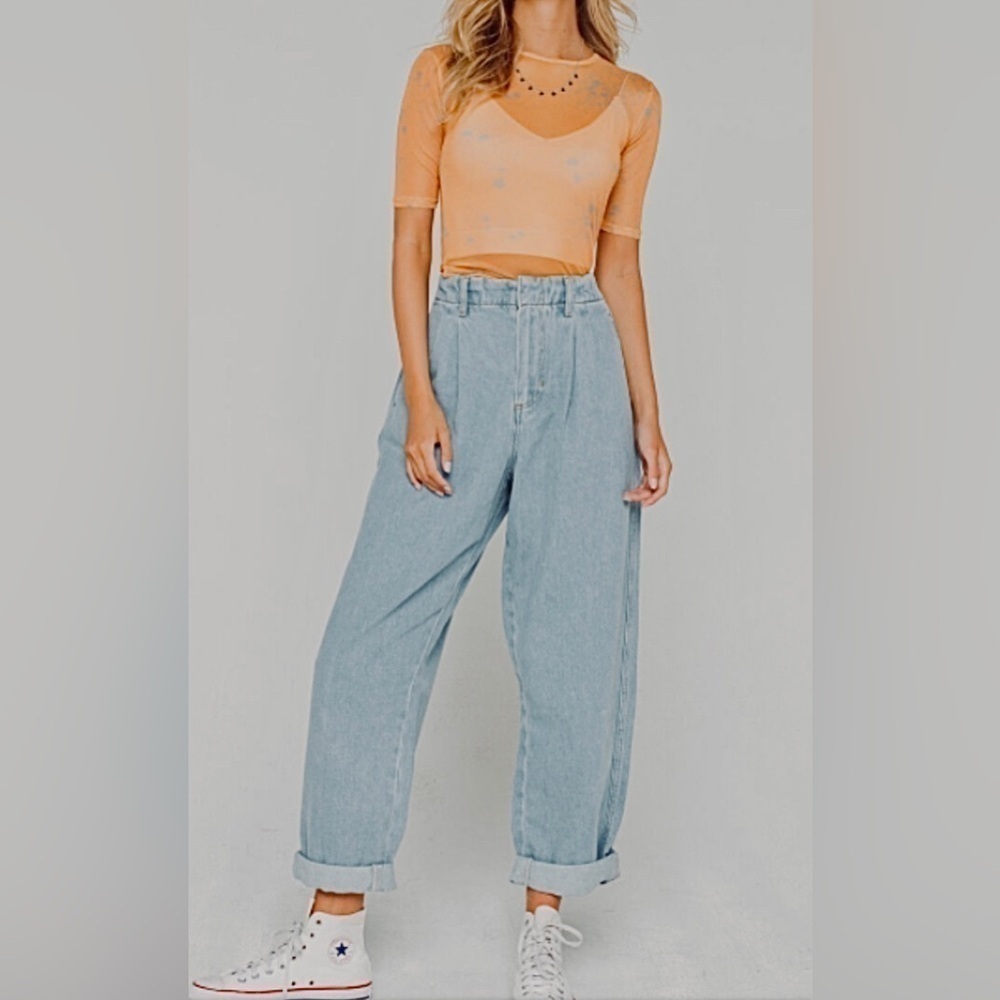 DAZY Barrel size 27 jeans Pleated Top, High Waisted, Relaxed Fit, Lightwash